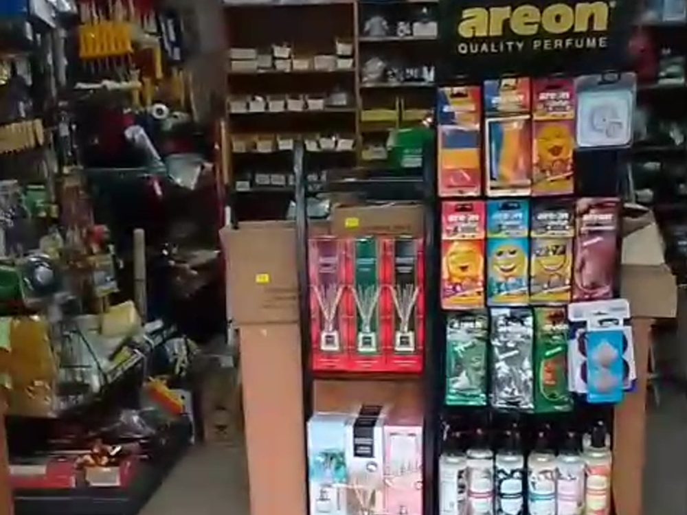Raft cu produse de bricolaj în magazinul Bricorapid